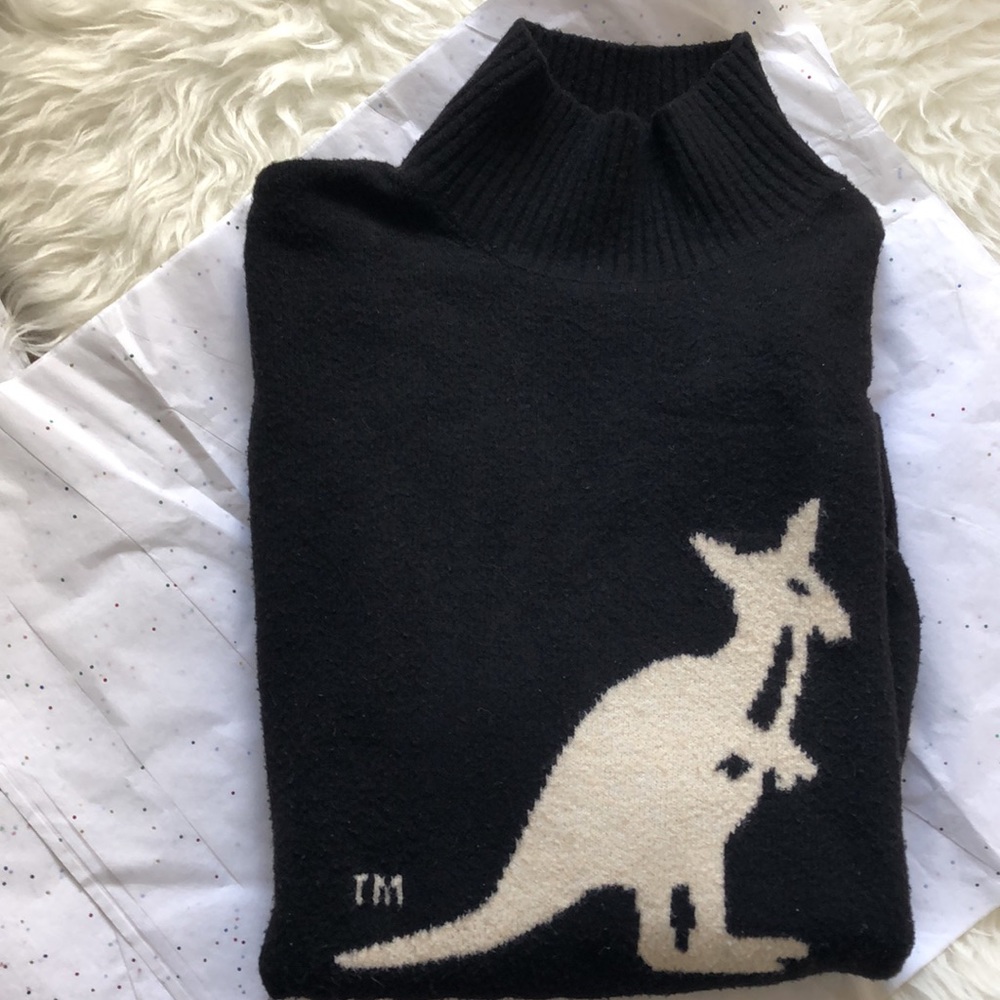 • BLOGGER’S FAVORITE • KANGOL Sweater from H&M • MAKE AN OFFER 🖤 - Picture 5 of 16